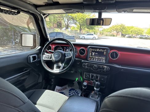 Used 2021 Jeep Gladiator Rubicon AWD/4WD image 16