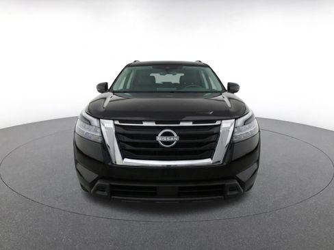 Used 2025 Nissan Pathfinder SV FWD image 4