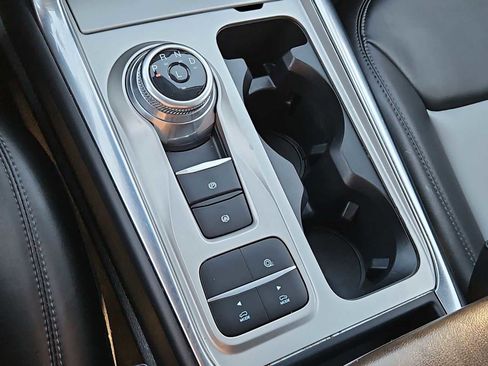 Used 2022 Ford Explorer XLT w/ Equipment Group 202A image 33