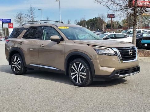 Used 2023 Nissan Pathfinder Platinum image 1