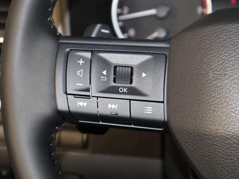 Used 2025 Nissan Rogue SV w/ SV Premium Package image 20