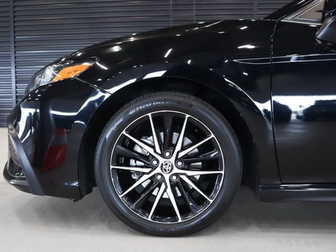 Used 2022 Toyota Camry SE image 4
