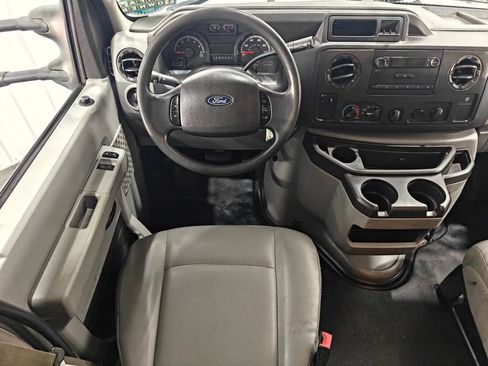 Used 2018 Ford E-350 and Econoline 350 Super Duty w/ Power Windows & Locks Group RWD image 4