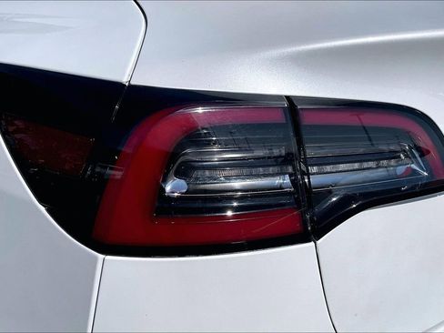 Used 2022 Tesla Model 3 Long Range AWD/4WD image 29