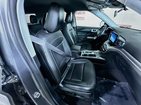 Used 2021 Ford Explorer XLT w/ Equipment Group 202A AWD/4WD image 33
