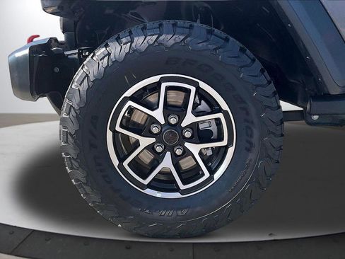 Certified 2025 Jeep Wrangler Unlimited Rubicon AWD/4WD image 32