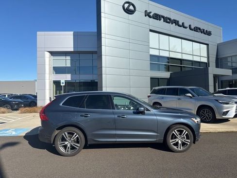Used 2019 Volvo XC60 T5 Momentum w/ Multimedia Package image 2