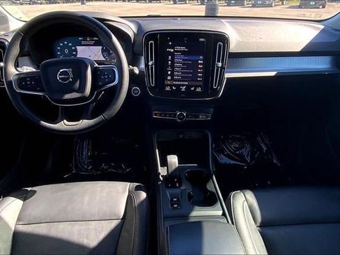 Used 2022 Volvo XC40 T5 Momentum image 49