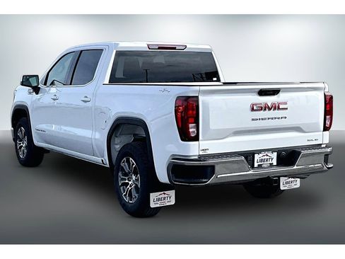 New 2026 GMC Sierra 1500 SLE image 3