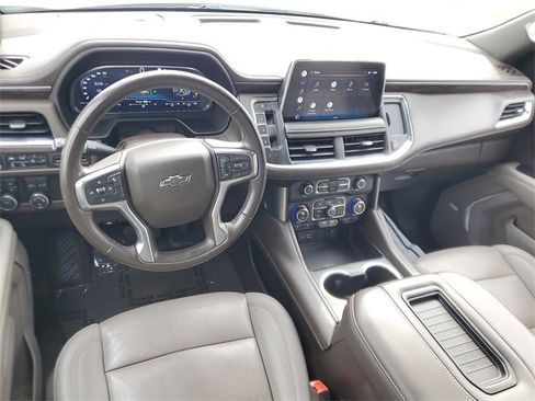 Used 2022 Chevrolet Suburban Z71 image 13