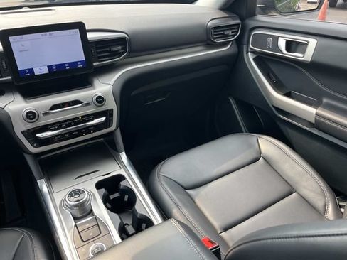 Used 2024 Ford Explorer XLT w/ Equipment Group 202A AWD/4WD image 18