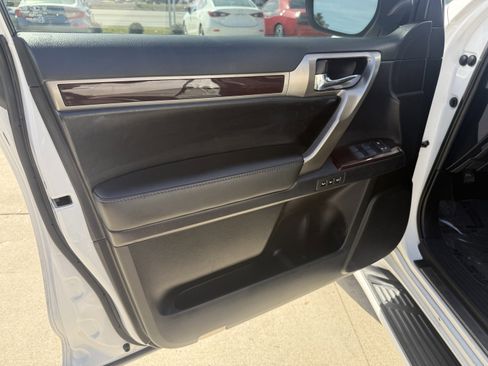 Used 2017 Lexus GX 460 Premium image 20