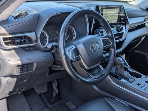 Used 2024 Toyota Highlander XLE image 15