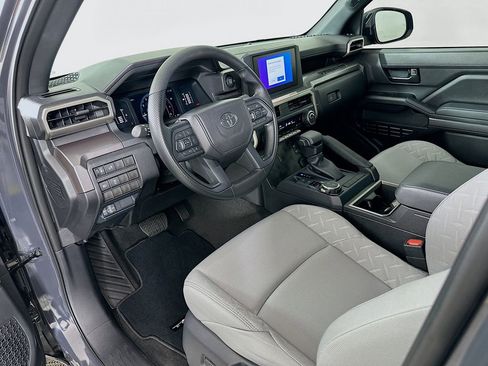 Certified 2025 Toyota Tacoma SR5 AWD/4WD image 9