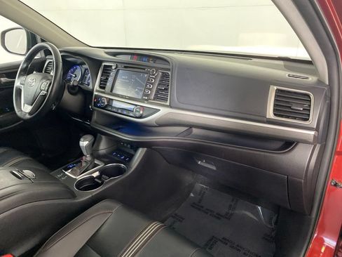 Used 2019 Toyota Highlander SE AWD/4WD image 36