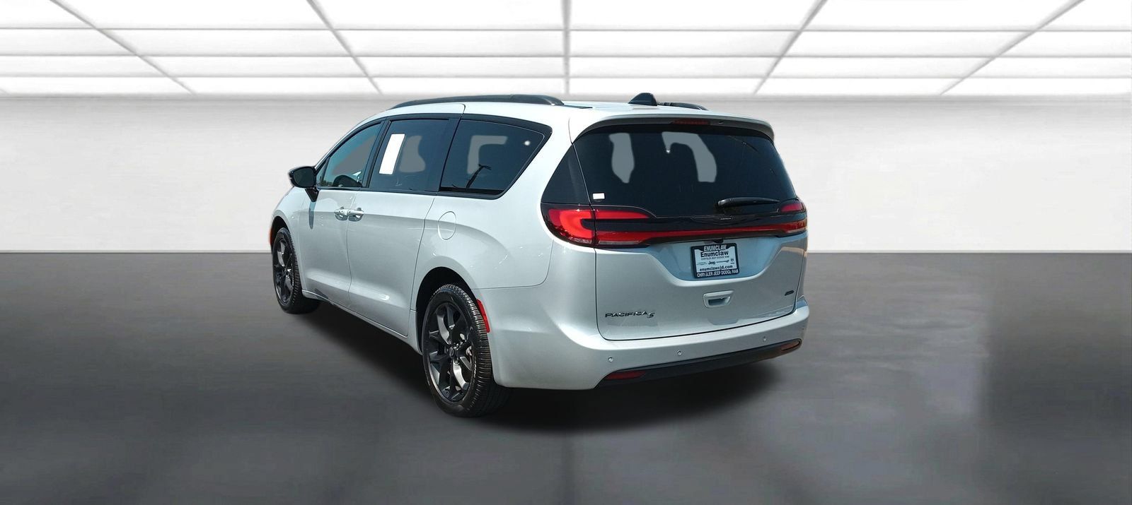 Used 2026 Chrysler Pacifica Select w/ S Appearance Package AWD/4WD image 5