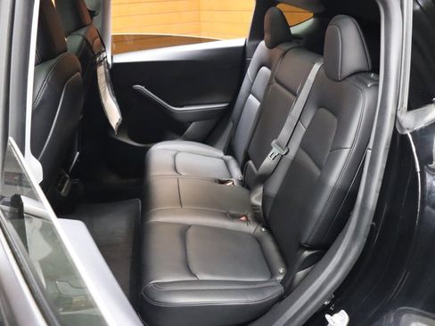 Used 2021 Tesla Model Y Long Range image 41