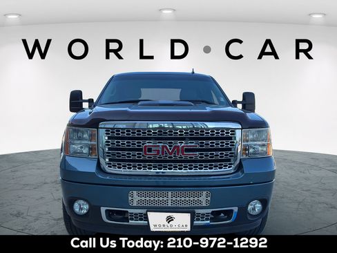 Used 2012 GMC Sierra 2500 Denali w/ Suspension Package, Off-Road AWD/4WD image 4