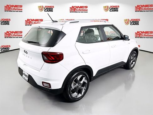 Certified 2024 Hyundai Venue SEL image 16