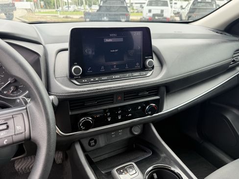 Used 2024 Nissan Rogue S AWD/4WD image 16