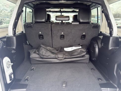 Used 2022 Jeep Wrangler Unlimited Sahara w/ Cold Weather Group image 37