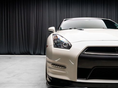 Used 2013 Nissan GT-R Black Edition image 25