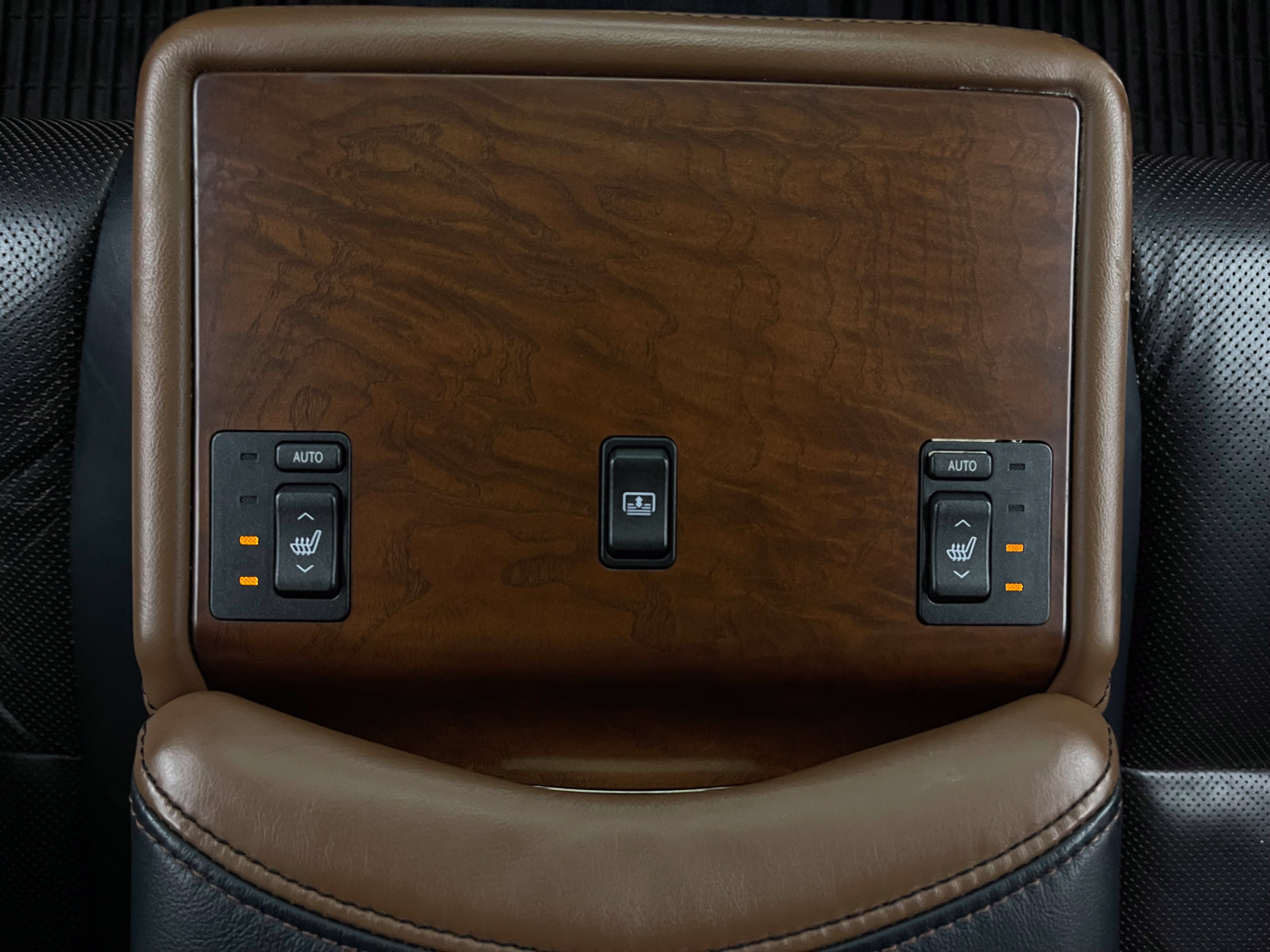 Used 2013 Lexus LS 460 AWD w/ Comfort Pkg image 8