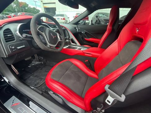 Used 2019 Chevrolet Corvette Z06 RWD image 12