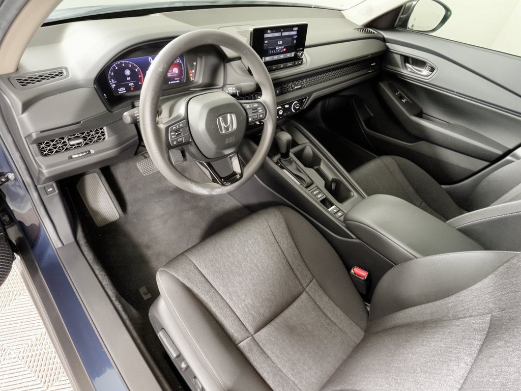 Used 2025 Honda Accord SE image 4