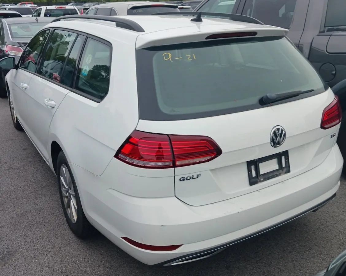 Used 2018 Volkswagen Golf S FWD image 4