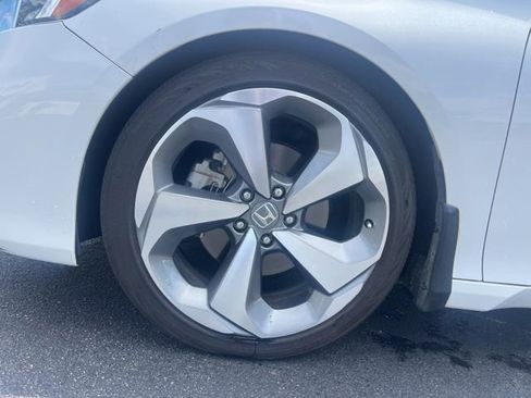Used 2020 Honda Accord Touring image 11