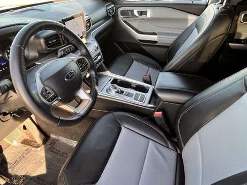 Used 2022 Ford Explorer XLT w/ Equipment Group 202A image 13