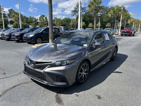 Used 2023 Toyota Camry SE FWD image 5