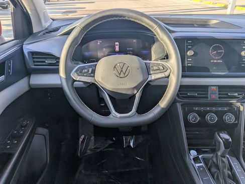 Certified 2023 Volkswagen Taos SE FWD image 13