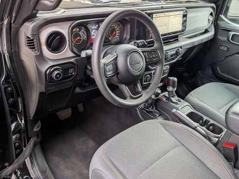 Used 2025 Jeep Wrangler Unlimited Sport AWD/4WD image 12