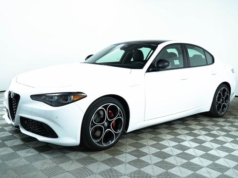 New 2024 Alfa Romeo Giulia Veloce image 4