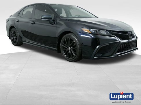 Used 2023 Toyota Camry SE FWD image 1