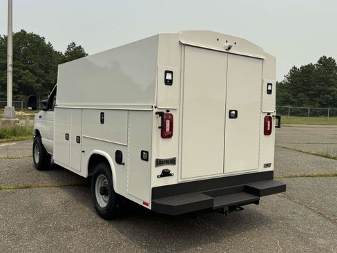 New 2027 Ford E-350 and Econoline 350 Super Duty w/ Power Equipment Group RWD image 6