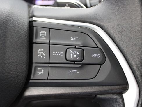 Used 2022 Jeep Grand Cherokee Limited image 26