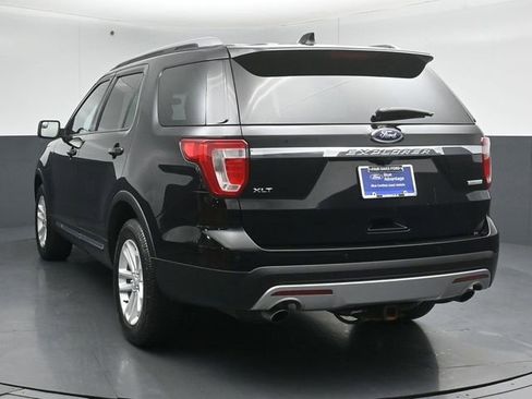 Used 2017 Ford Explorer XLT image 6
