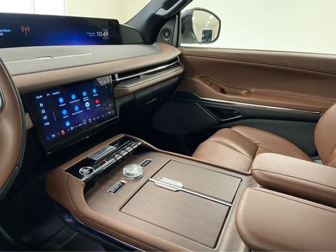 Used 2025 Lincoln Navigator L Reserve image 43