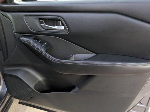 Used 2024 Nissan Rogue SV FWD image 34