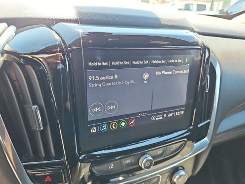 Used 2023 Chevrolet Traverse LT FWD image 13