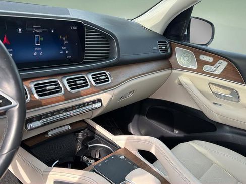 Used 2024 Mercedes-Benz GLS 450 4MATIC image 28