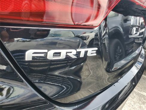 Used 2023 Kia Forte LXS image 5