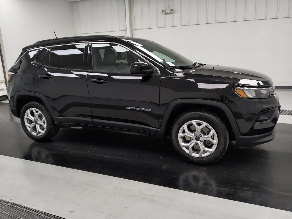 Used 2025 Jeep Compass Latitude AWD/4WD image 11