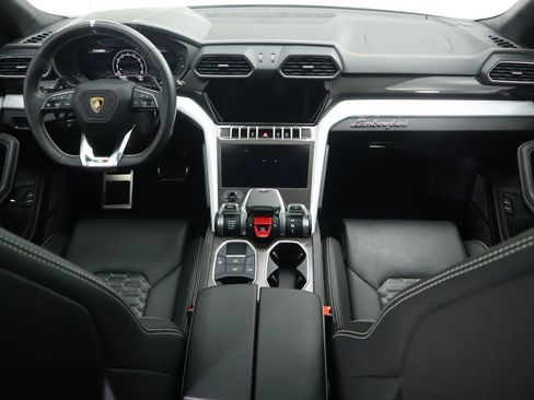 Used 2022 Lamborghini Urus image 13