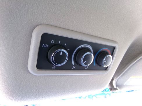 Used 2017 Chevrolet Express 2500 LT w/ LT Preferred Equipment Group RWD image 19