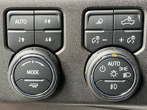 Used 2024 Chevrolet Silverado 2500 ZR2 w/ Technology Package AWD/4WD image 30