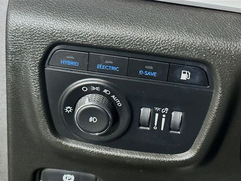 Used 2022 Jeep Grand Cherokee Limited 4xe image 17